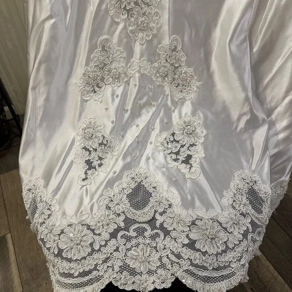 Alfred Angelo  Lace Vintage Bridal Gown - Picture 11 of 16
